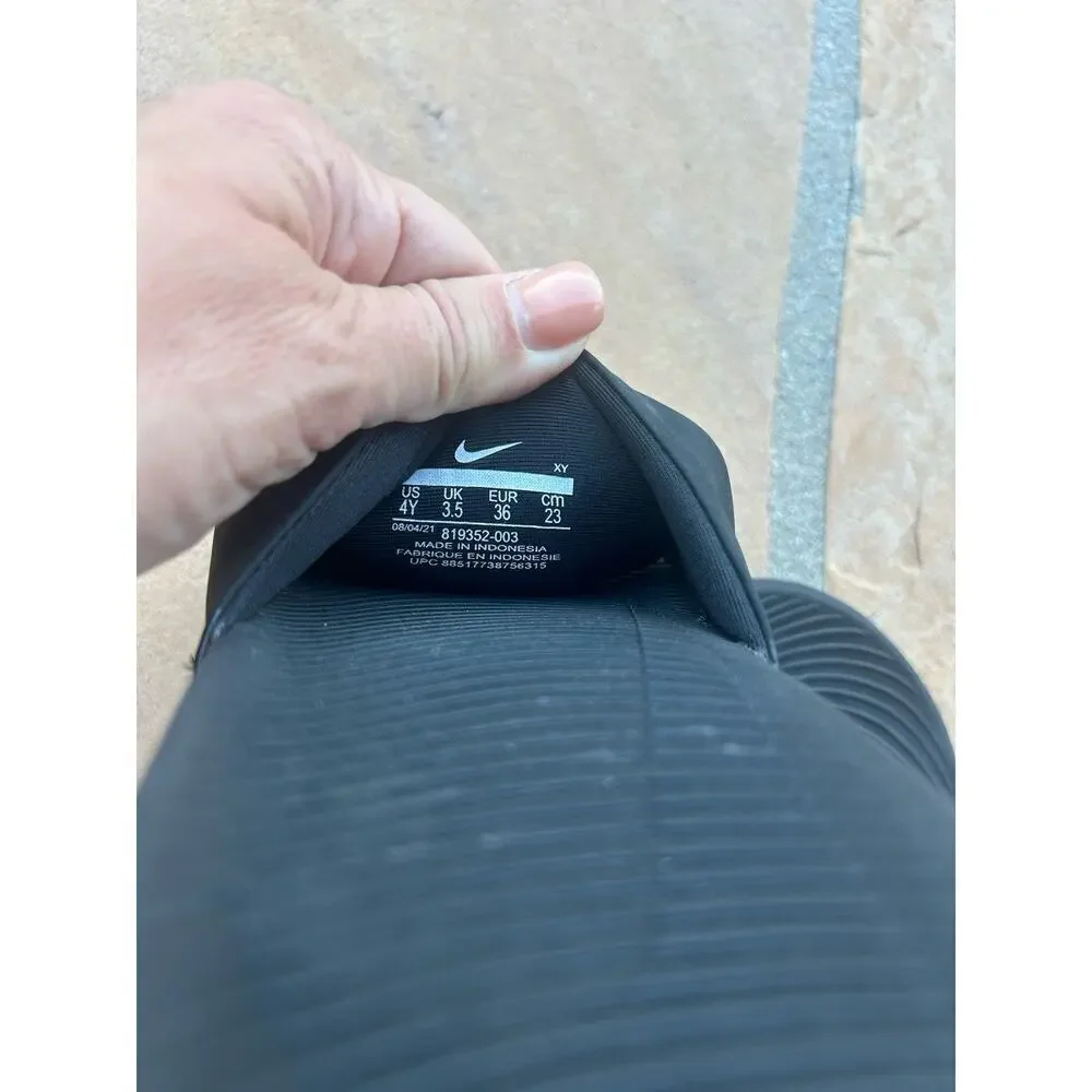Nike Girl's Kawa Black/Gold Slide Sandal (GS/PS)-4Y 819352-003